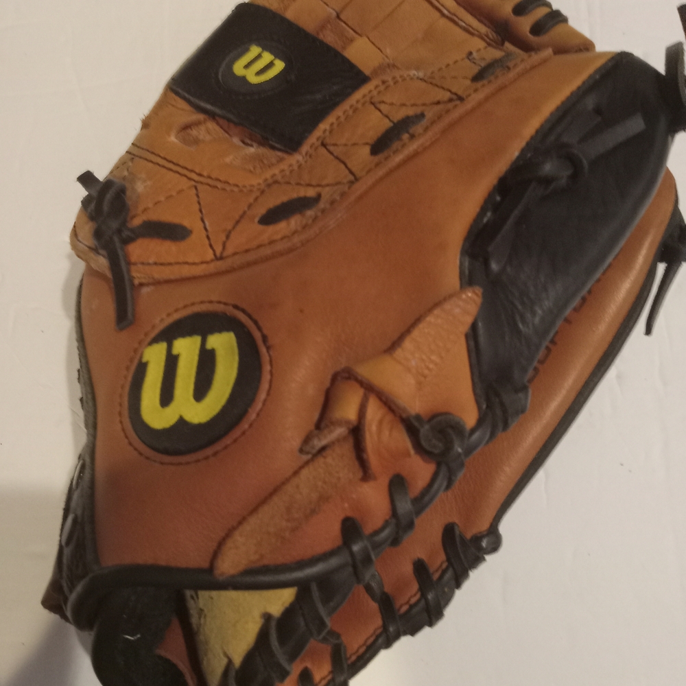 Wilson A0525XL13 13" RHT Brown Softball Glove